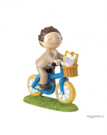 Figura pastel niño Comunión en bici 13